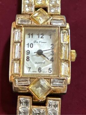 Vintage Women’s Da Vinci  Deco Gold Tone Crystal Accent Quartz Watch 7.5”